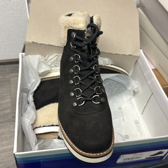 White Mountain Cozy Wide Bootie - Picture 4 of 5